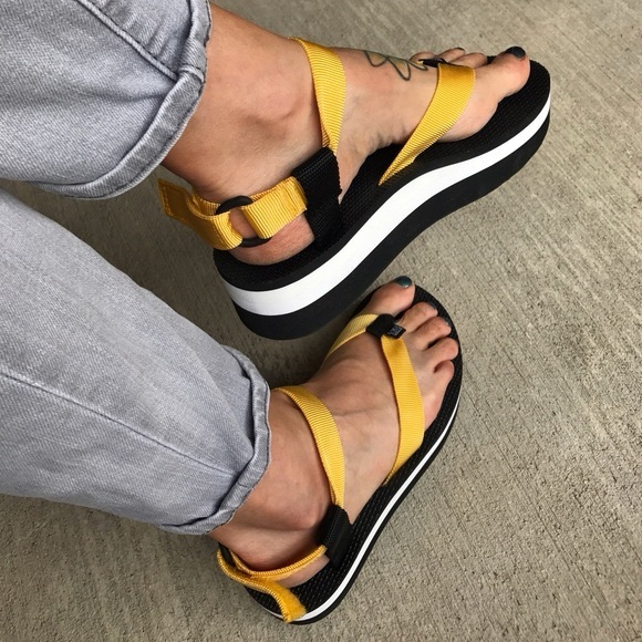 Teva Yellow Flatform Thong Sandal Size 7 - Picture 1 of 9